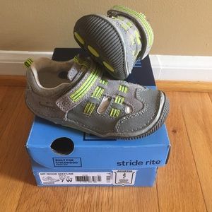 Stride rite size 7 Boys sandals